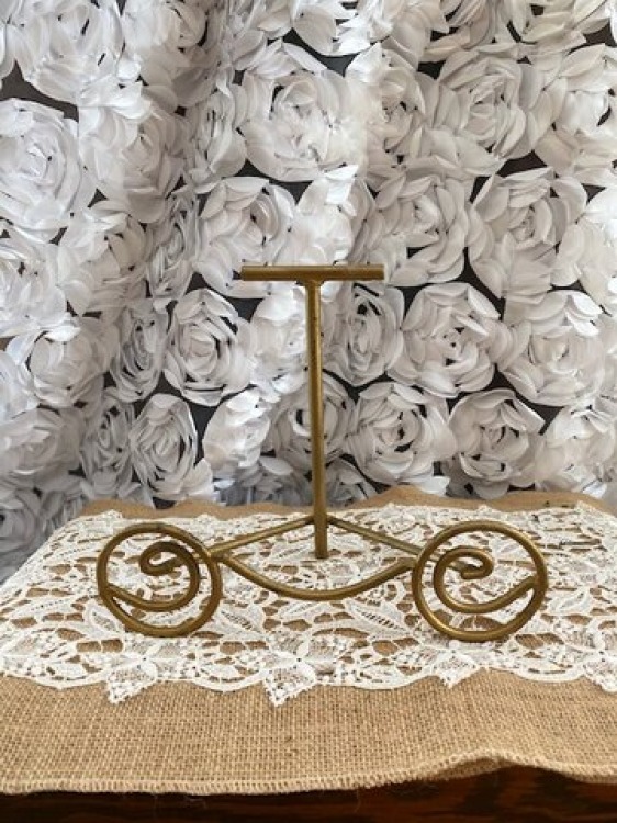 Gold Frame Easel(CONTACT THE OFFICE TO BOOK)