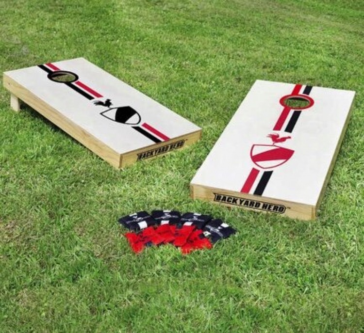 Cornhole game 