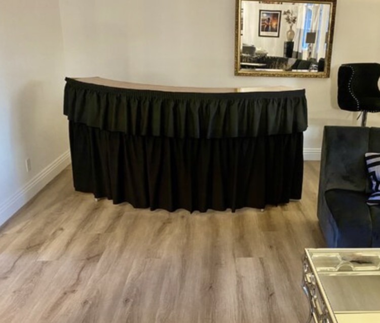 Serpentine Bar with black skirt