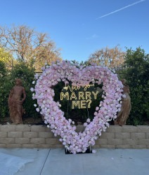 8BE572D5 08A6 40B7 83C2 D6F5FDC86A5D 1 201 a 1718054044 "Marry me" rose heart